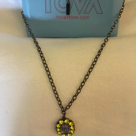 Tova Edith Earrings and Necklace Set - Picture 4 of 4